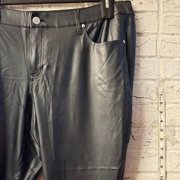 Lane Bryant Faux Leather Pants Plus Size 22P NWT Petite - Picture 4 of 11